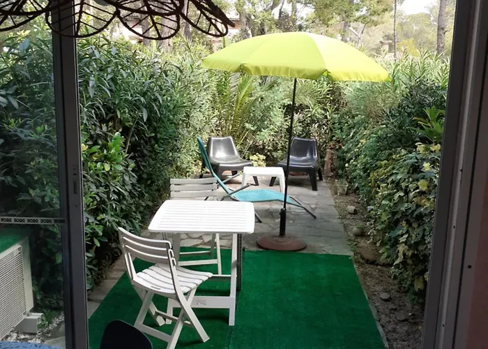 شقة Rez De Jardin St Aygulf
